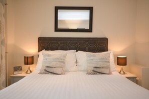 Iron/ironing board, free WiFi - 2 Bed in Edmonton (oc-p00586) (Edmonton)