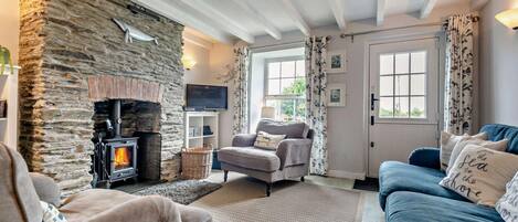 Televisión y chimenea