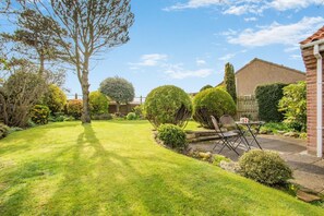 Property grounds - 2 Bed in Whitby (oc-w104) (Whitby)