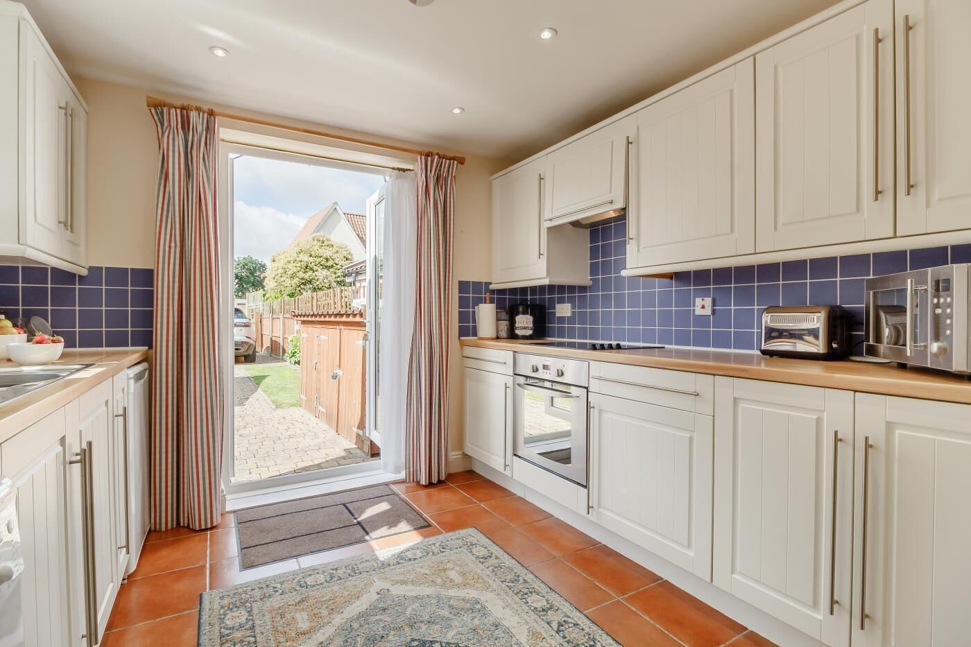 Microwave, oven, cookware/dishes/utensils