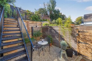 Terrace/patio - 1 Bed in Woodbridge (oc-11ang) (Woodbridge)
