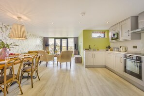Microwave, oven, dishwasher, highchair - 3 Bed in Dunwich (oc-slh) (Dunwich)