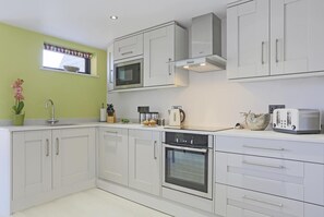 Private kitchen - 3 Bed in Dunwich (oc-slh) (Dunwich)