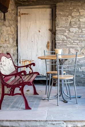 Outdoor dining - 3 Bed in Burtersett (oc-ds1043) (Burtersett)