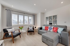 TV - 2 Bed in Swanage (oc-wy606) (Swanage)