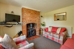 TV, fireplace - 3 Bed in Hickling (oc-1760) (Hickling)