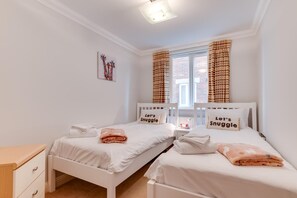 Iron/ironing board, free WiFi, bed sheets