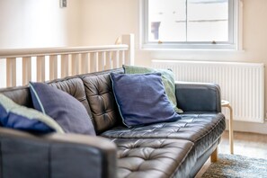 TV - 2 Bed in Whitby (oc-w402) (Whitby)