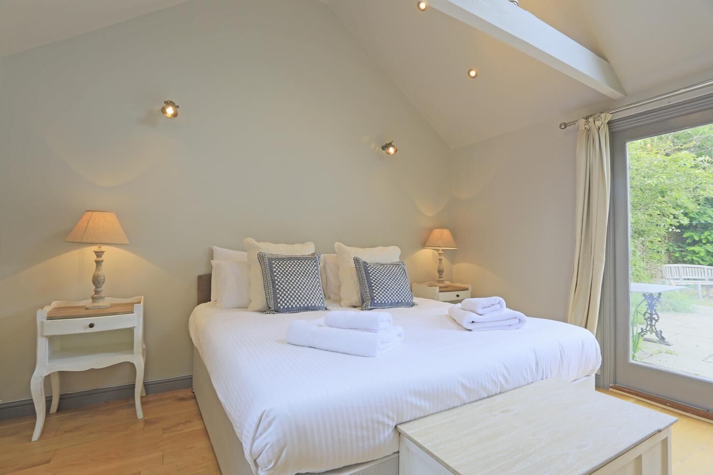 مكواة/لوح كي وواي فاي مجانًا وملاءات أسرّة