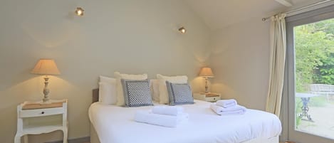 Fer et planche Ă repasser, accĂšs au Wi-Fi (inclus), literie fournie