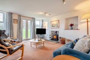 TV, fireplace - 2 Bed in Hawes (oc-ds1041) (Hawes)