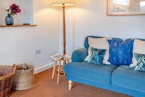 TV, fireplace - 2 Bed in Hawes (oc-ds1041) (Hawes)
