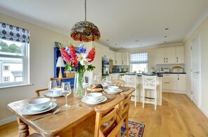 Dining - 5 Bed in Amroth (oc-pw9067) (Amroth)