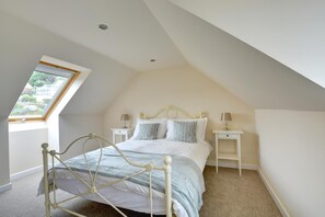 Iron/ironing board, free WiFi, bed sheets - 5 Bed in Amroth (oc-pw9067) (Amroth)