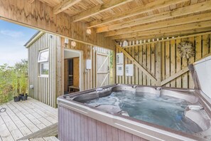Outdoor spa tub - 2 Bed in Moylegrove (oc-f33508) (Cardigan)