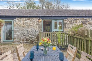 Outdoor dining - 2 Bed in Moylegrove (oc-f33508) (Cardigan)