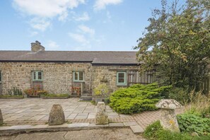 Exterior - 2 Bed in Moylegrove (oc-g33509) (Cardigan)