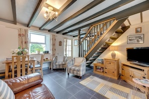 TV - 2 Bed in Penzance (oc-p00597) (Whitecross)