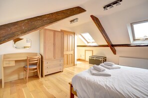 Iron/ironing board, free WiFi, bed sheets - 2 Bed in Whitby (oc-w400) (Whitby)
