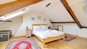 Iron/ironing board, WiFi (free), bed sheets