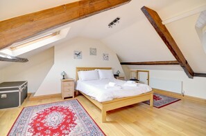 Iron/ironing board, free WiFi, bed sheets - 2 Bed in Whitby (oc-w400) (Whitby)