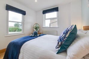 Iron/ironing board, free WiFi, bed sheets - 2 Bed in Penzance (oc-trevid) (Penzance)