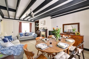 Interior - 4 Bed in Whitby (oc-w084) (Whitby)