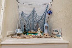 Interior - 4 Bed in Whitby (oc-w084) (Whitby)