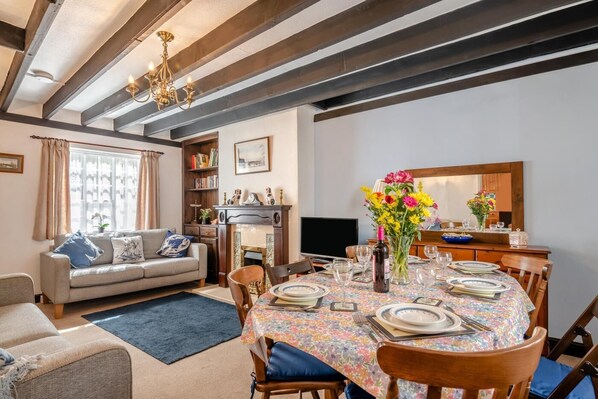 Interior - 4 Bed in Whitby (oc-w084) (Whitby)