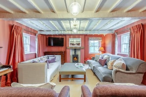 TV, fireplace - 4 Bed in Matterdale (oc-u33310) (Ullswater)