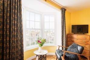 TV - 3 Bed in Weymouth (oc-wy609) (Weymouth)
