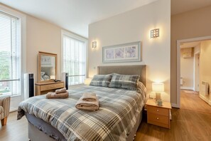 Iron/ironing board, free WiFi, bed sheets - 1 Bed in Scarborough (oc-s0460) (Scarborough)