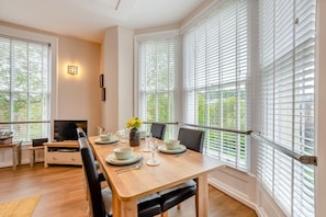 Dining - 1 Bed in Scarborough (oc-s0460) (Scarborough)