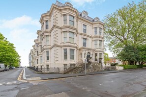 Exterior - 1 Bed in Scarborough (oc-s0460) (Scarborough)
