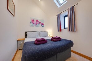 Iron/ironing board, free WiFi, bed sheets - 1 Bed in Barton Turf (oc-1782) (Barton Turf)