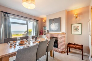 Dining - 4 Bed in Overstrand (oc-1780) (Overstrand)