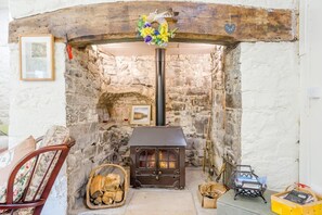 Interior - 1 Bed in Llanwrtyd Wells (oc-wal369) (Treflys)