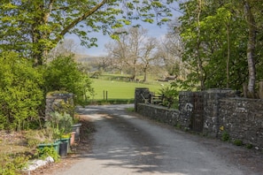 Property grounds - 1 Bed in Llanwrtyd Wells (oc-wal369) (Treflys)