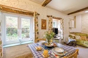 Dining - 1 Bed in Llanwrtyd Wells (oc-wal369) (Treflys)
