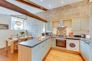 Microwave, oven, dishwasher, high chair - 2 Bed in Fylingdales (oc-wa313) (Fylingdales)