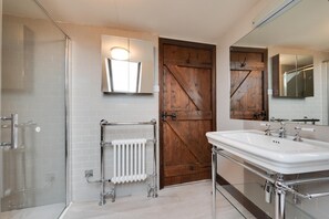 Hair dryer, towels - 3 Bed in Binham (oc-2235) (Binham)