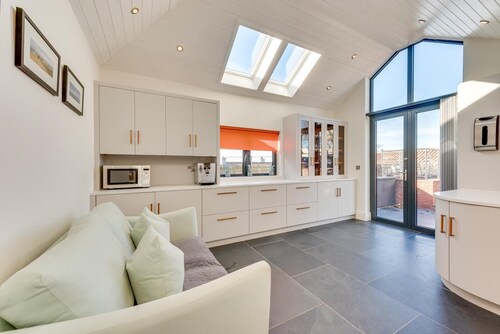 4 Bed in Southwold (oc-cast)