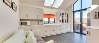 4 Bed in Southwold (oc-cast)