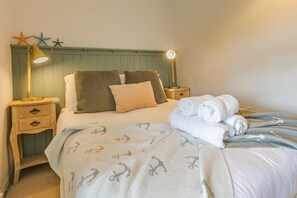 Iron/ironing board, travel cot, free WiFi, bed sheets - 2 Bed in St. Ives (oc-davita) (Saint Ives)