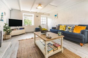 TV - 2 Bed in St. Ives (oc-davita) (Saint Ives)