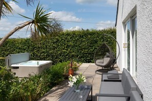 Terrace/patio - 4 Bed in Saundersfoot (oc-pw9073) (Saundersfoot)