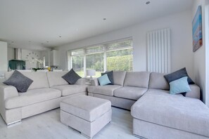 TV - 4 Bed in Saundersfoot (oc-pw9073) (Saundersfoot)