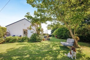 Property grounds - 4 Bed in Saundersfoot (oc-pw9073) (Saundersfoot)