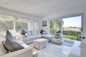 TV - 4 Bed in Saundersfoot (oc-pw9073) (Saundersfoot)