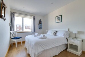 2 slaapkamers, een strijkplank/strijkijzer, reisbedje, gratis wifi